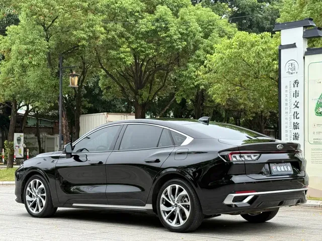 Ford Mondeo — Фото автомобиля 7