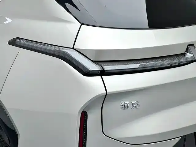 Lynk & Co 08 EM-P — Фото автомобиля 19