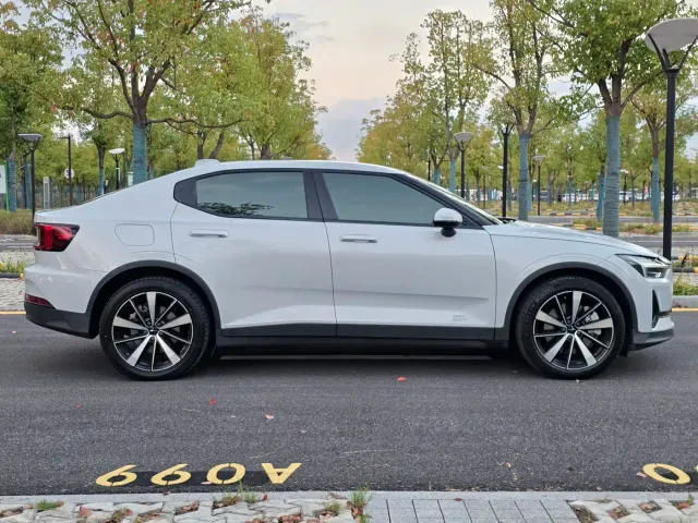 Polestar 2 — Фото автомобиля 8