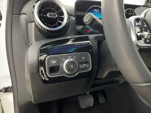Mercedes-Benz A-Class — Фото автомобиля 10