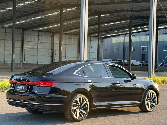 Volkswagen Passat — Фото автомобиля 7