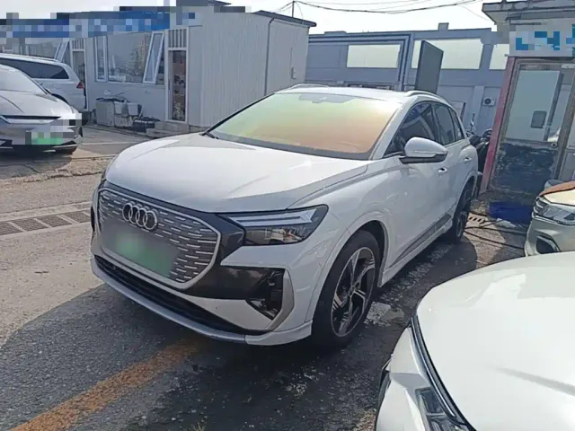 Фотография автомобиля — Audi Q4 e-tron