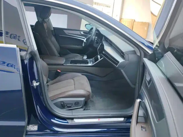 Audi A7L — Фото автомобиля 8