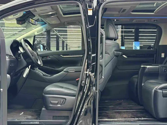 Toyota Vellfire — Фото автомобиля 8