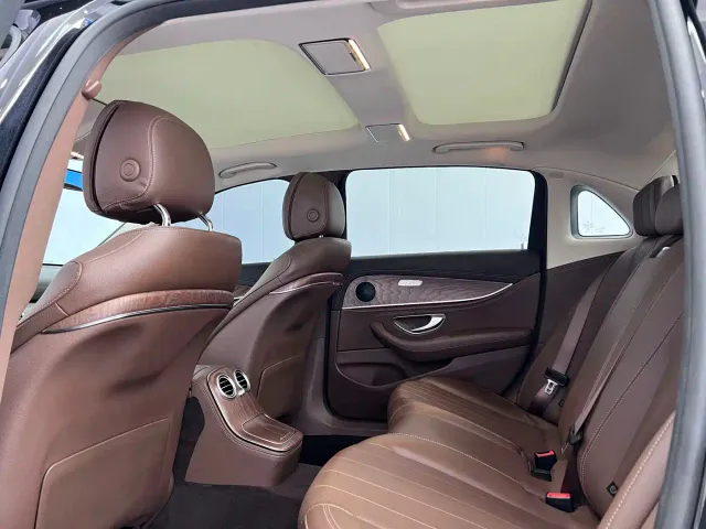 Mercedes-Benz E-Class — Фото автомобиля 8
