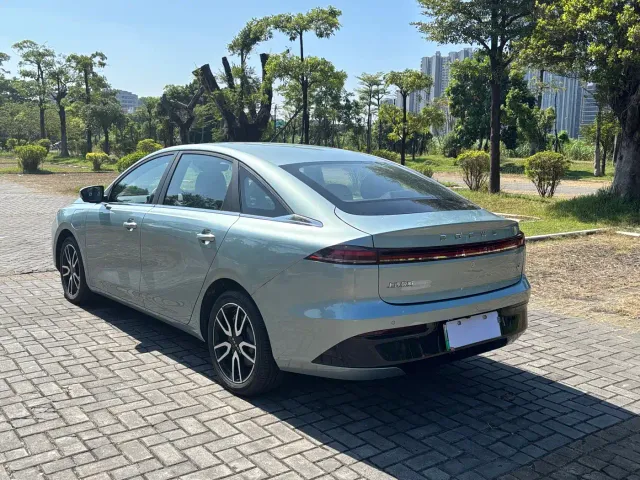 Roewe D6 — Фото автомобиля 5
