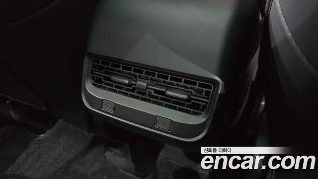 Tesla Model Y — Фото автомобиля 6