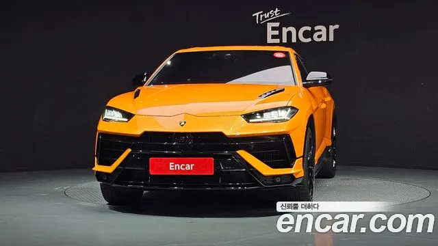 Lamborghini Urus — Фото автомобиля 3