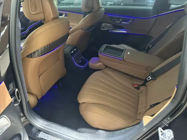 Mercedes-Benz E-Class — Фото автомобиля 5
