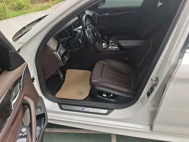 BMW 5 Series — Фото автомобиля 11