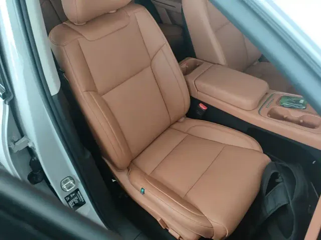 Leapmotor C10 — Фото автомобиля 24
