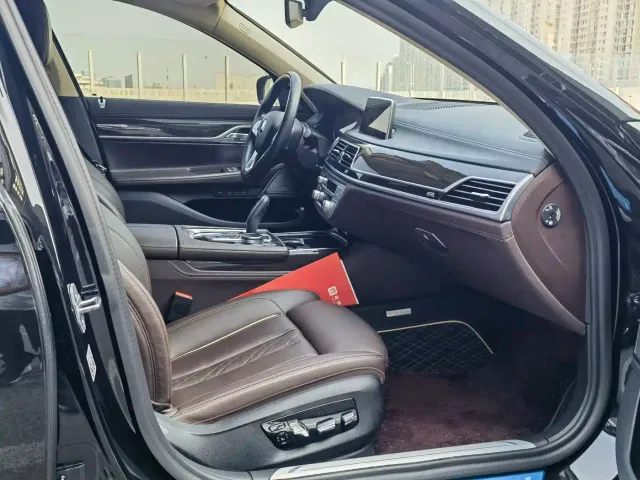 BMW BMW 7 Series 2021 Model 730Li Luxury Package — Фото автомобиля 11