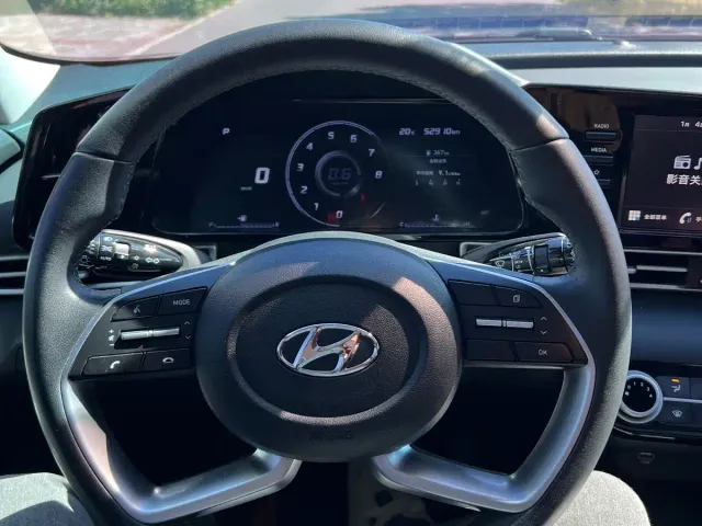 Hyundai Elantra — Фото автомобиля 11
