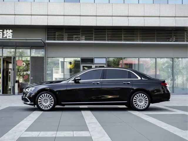 Mercedes-Benz E-Class — Фото автомобиля 5