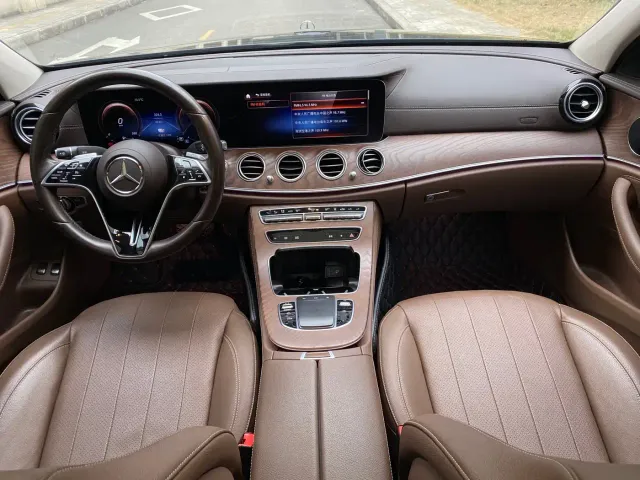 Mercedes-Benz E-Class — Фото автомобиля 22