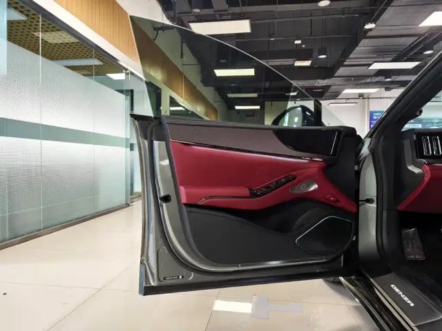 Denza Z9GT — Фото автомобиля 8