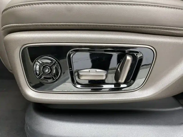 Li Auto MEGA — Фото автомобиля 23