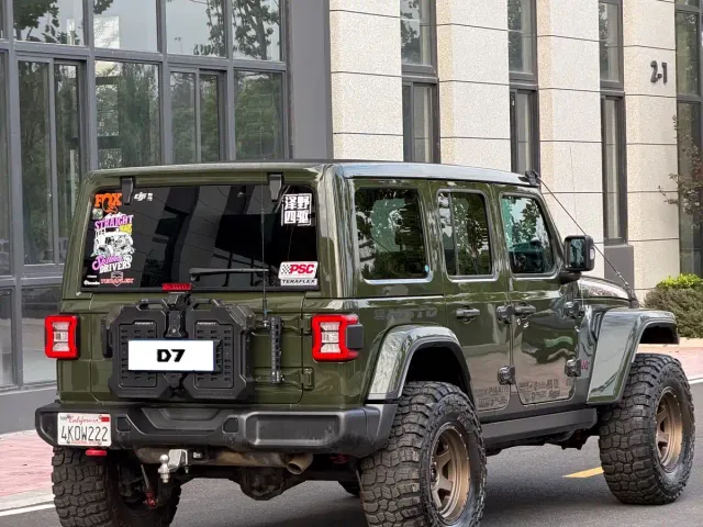Jeep Wrangler — Фото автомобиля 19