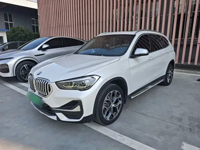 Фотография автомобиля — BMW X1