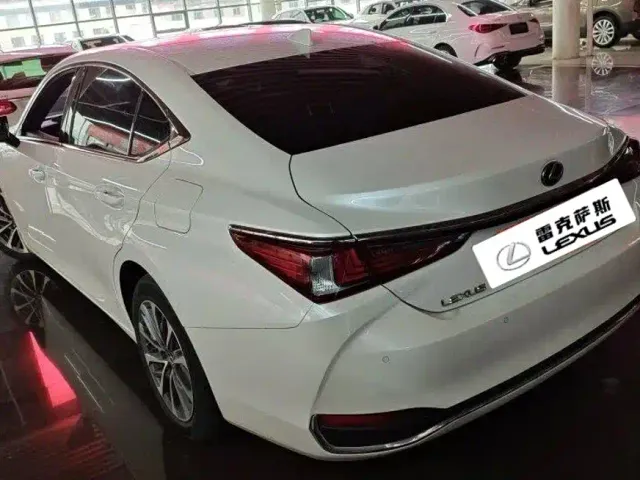 Lexus ES — Фото автомобиля 3