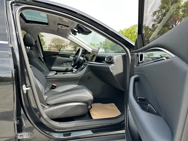 Geely Emgrand — Фото автомобиля 21