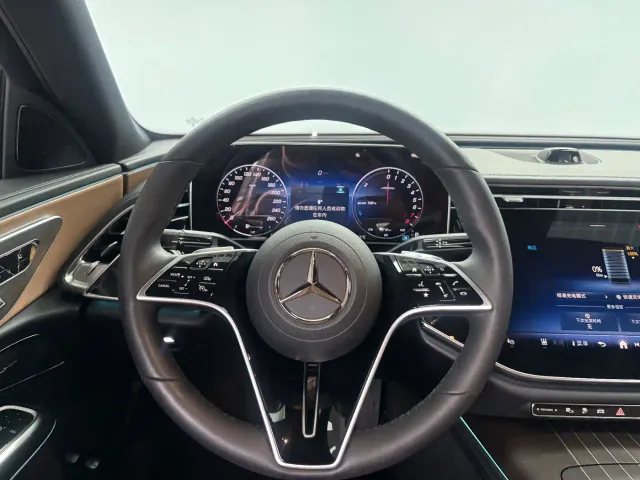 Mercedes-Benz E-Class — Фото автомобиля 16