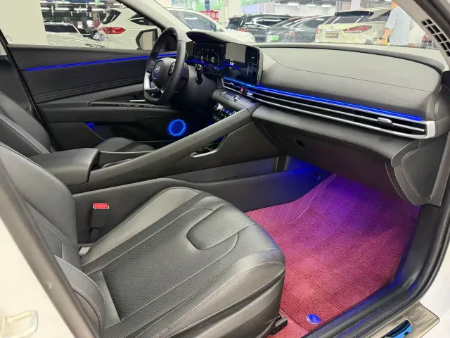 Hyundai Elantra — Фото автомобиля 8