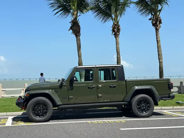 Jeep Gladiator — Фото автомобиля 11
