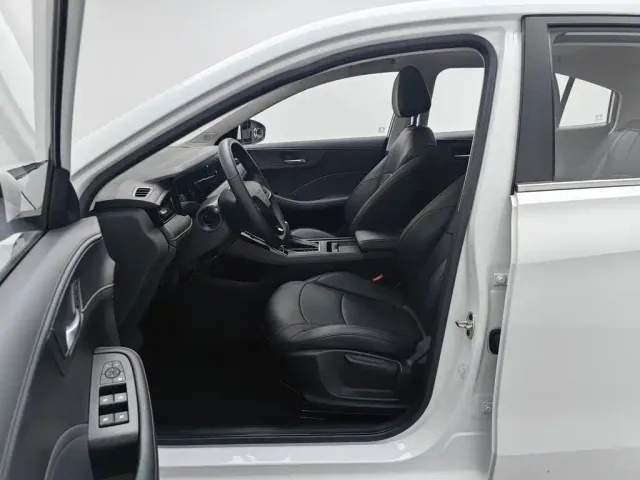 Roewe i5 — Фото автомобиля 10