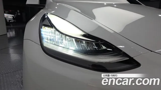 Tesla Model Y — Фото автомобиля 21