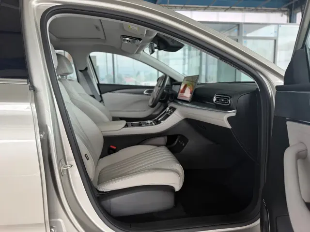 Geely Galaxy Stellar 6 — Фото автомобиля 11