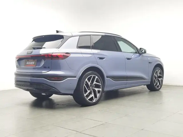 Audi Q6L e-tron — Фото автомобиля 2