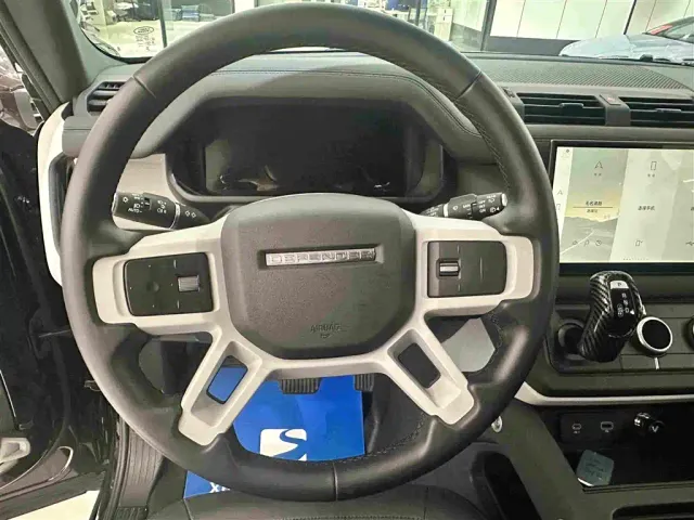 Land Rover Defender — Фото автомобиля 8