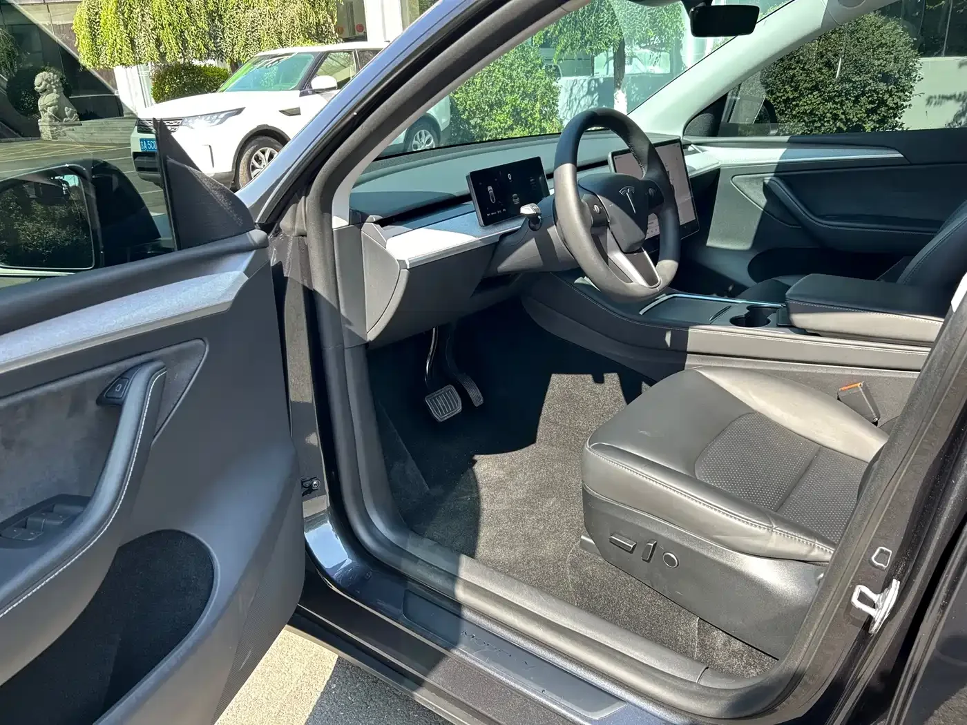 Tesla Model Y 2024 Rear-Wheel Drive Version — Фото автомобиля 9