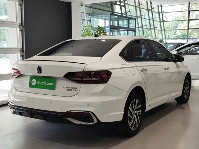 Volkswagen Lavida — Фото автомобиля 6