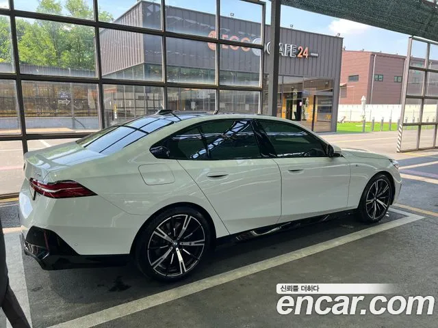 BMW 5-Series 5 серия (G60) 530i xDrive M Sport — Фото автомобиля 2