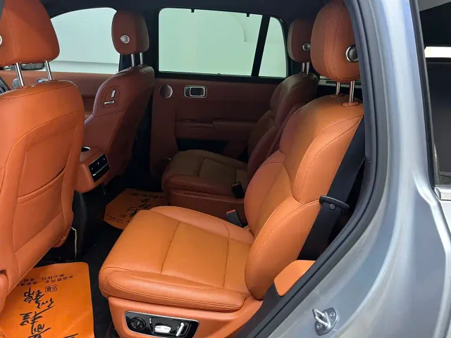 Li Auto L8 — Фото автомобиля 6
