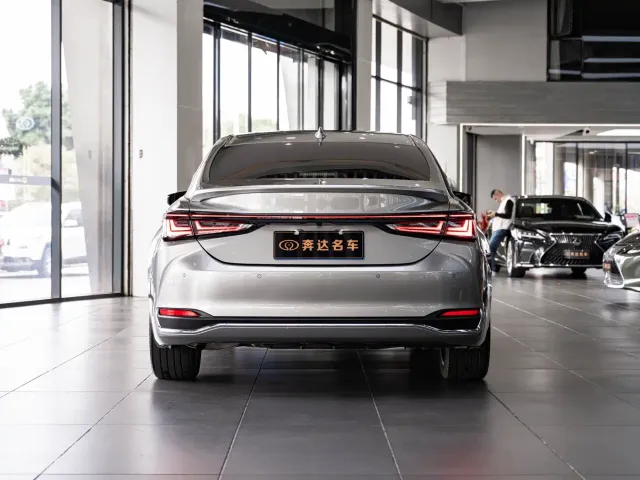 Lexus ES — Фото автомобиля 5