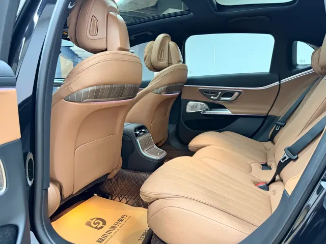 Mercedes-Benz E-Class — Фото автомобиля 19
