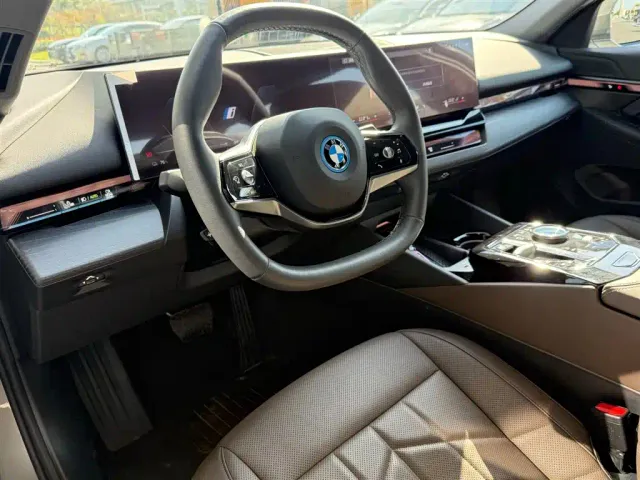 BMW i5 — Фото автомобиля 16