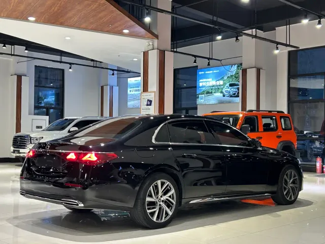 Mercedes-Benz E-Class — Фото автомобиля 28