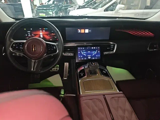 Hongqi E-HS9 — Фото автомобиля 9