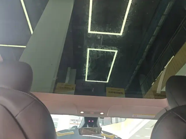 Tesla Model Y — Фото автомобиля 17