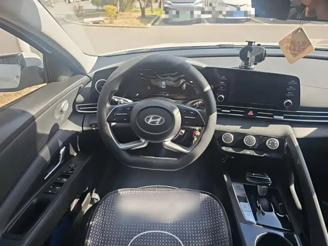 Hyundai Elantra — Фото автомобиля 6