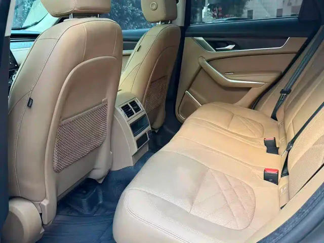 Jaguar F-Pace — Фото автомобиля 8