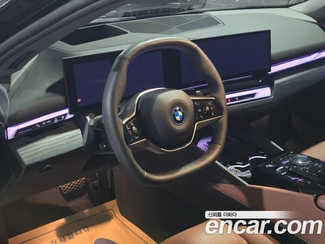 BMW 5 Series G60 — Фото автомобиля 11