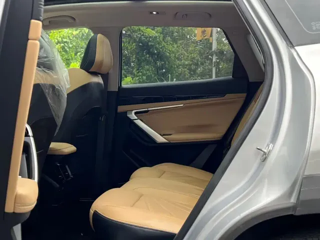 Geely Boyue L — Фото автомобиля 6