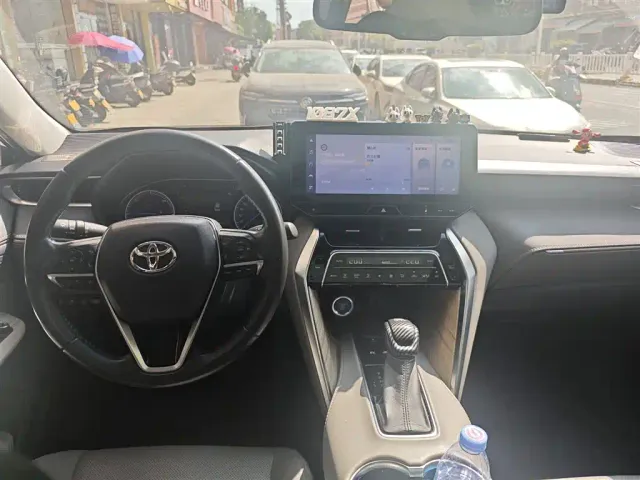 Toyota Harrier — Фото автомобиля 6