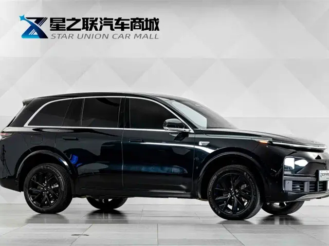 Li Auto L8 — Фото автомобиля 5
