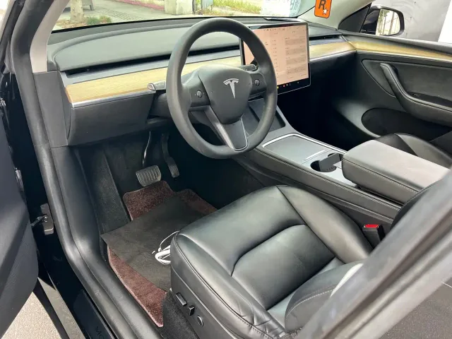 Tesla Model Y — Фото автомобиля 5